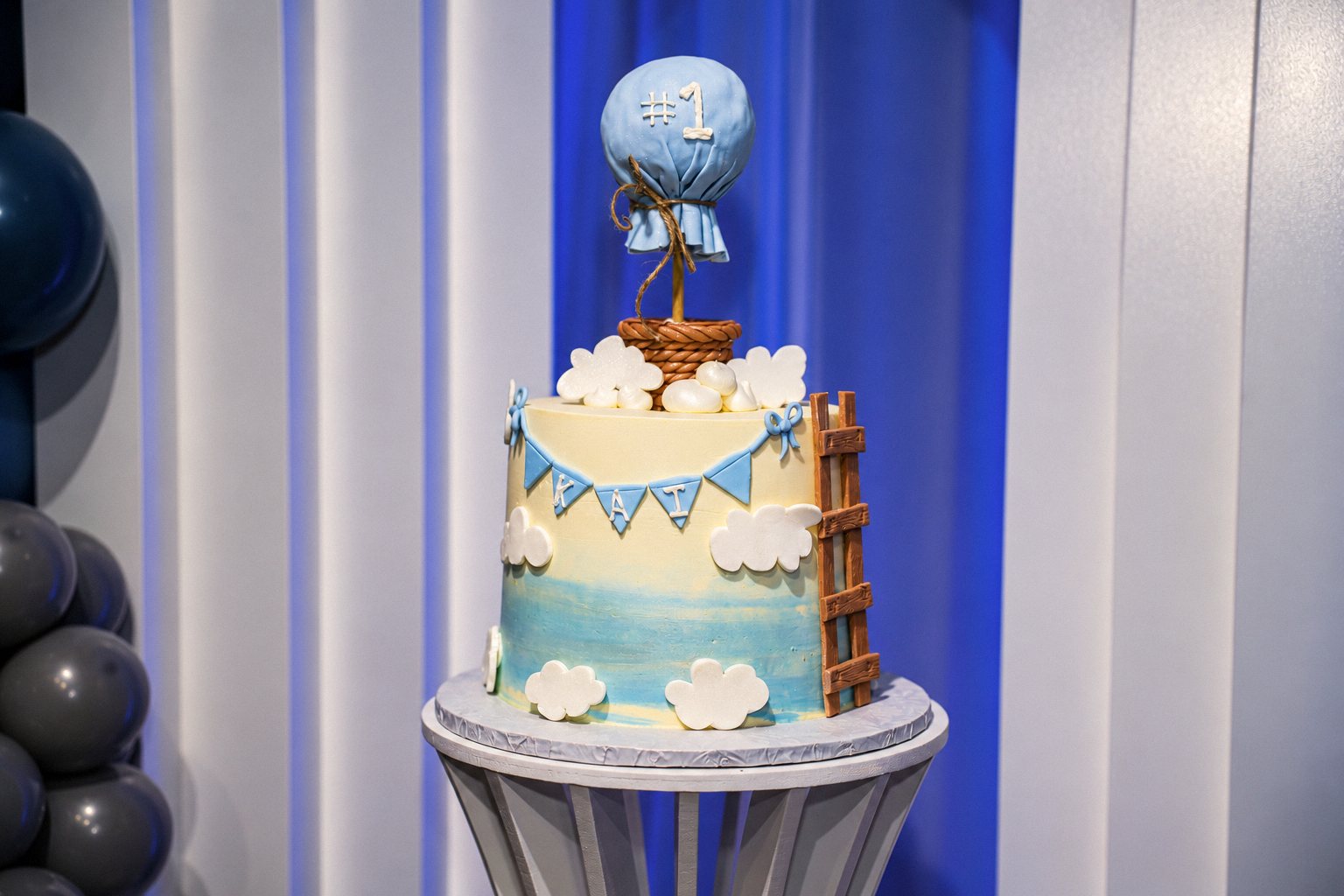 Hot air balloon first birthday cake