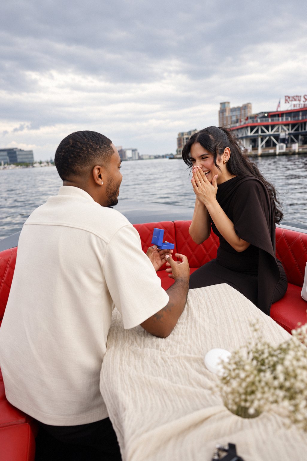 Proposal on a boat with the ring box open